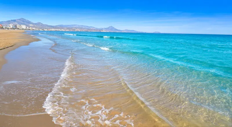 La plage de San Juan : joyau de la Costa Blanca